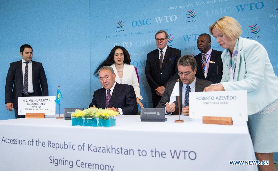 Президент Казахстана Нурсултан Назарбаев и генеральный директор Всемирной торговой организации (ВТО) Роберто Азеведо в понедельник подписали в Женеве протокол о присоединении республики к ВТО, передает корреспондент РИА Новости.