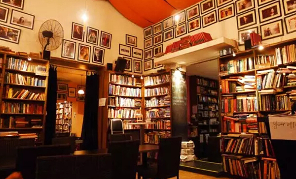 10 самых красивых книжных магазинов