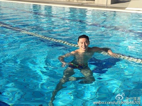 Красивый китайский пловец Нин Цзэтао (12 фото)
