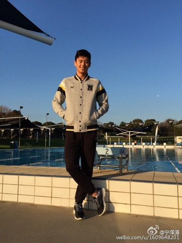 Красивый китайский пловец Нин Цзэтао (12 фото)