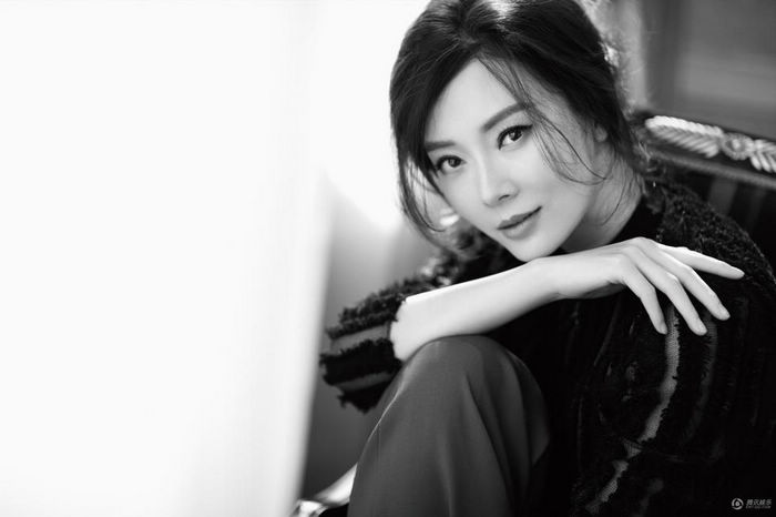 Чэнь Шу в черно-белых модных фото