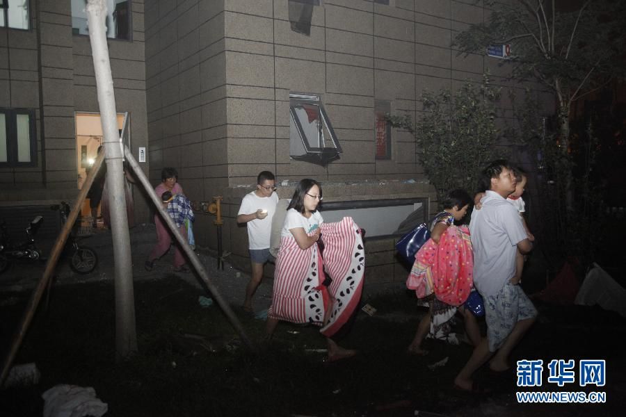 В Новом районе Биньхай города Тяньцзинь взорвался склад опасной продукции, большое число пострадавших госпитализировано
