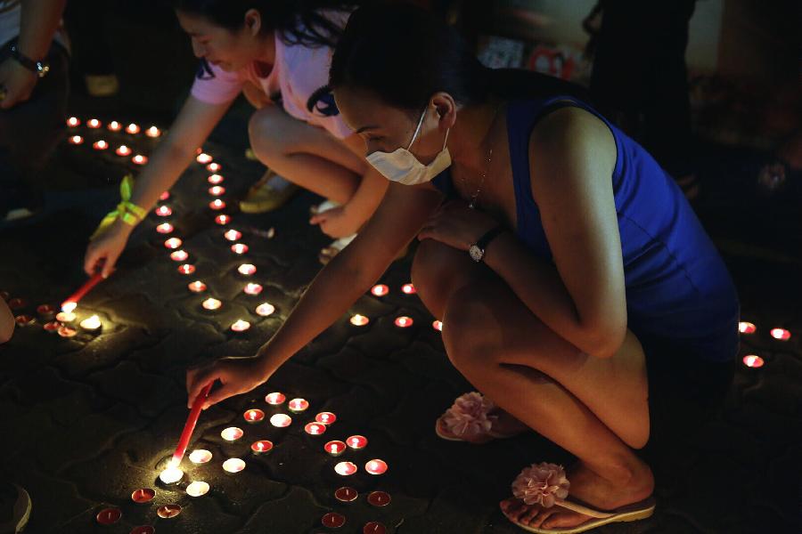 По сообщению штаба спасательной операции, по состоянию на 18 часов четверга, число жертв взрывов, прогремевших в среду ночью на складе с опасными веществами в северокитайском портовом городе Тяньцзинь, возросло до 50 человек.