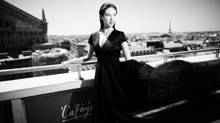 Гламурная Чжао Кэ в модных снимках в Париже