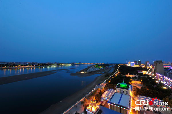 Очаровательный ночной пейзаж Хэйхэ пропитан русским стилем