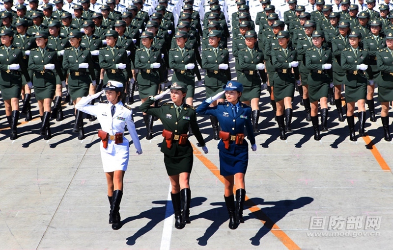 Китайские женщины-военные – настоящее украшение парадов