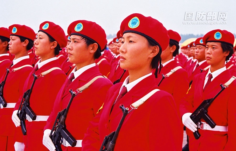 Китайские женщины-военные – настоящее украшение парадов