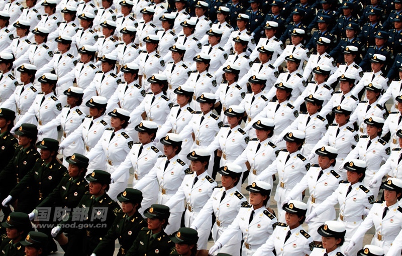 Китайские женщины-военные – настоящее украшение парадов