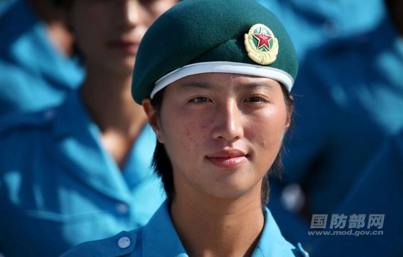 Китайские женщины-военные – настоящее украшение парадов