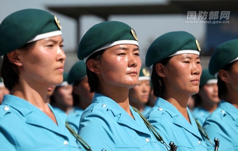 Китайские женщины-военные – настоящее украшение парадов
