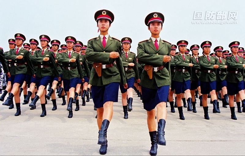 Китайские женщины-военные – настоящее украшение парадов