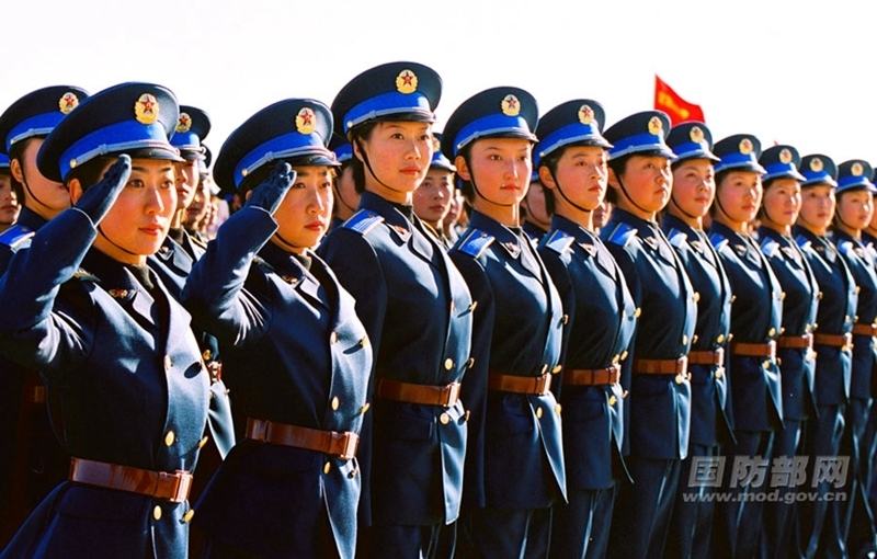 Китайские женщины-военные – настоящее украшение парадов