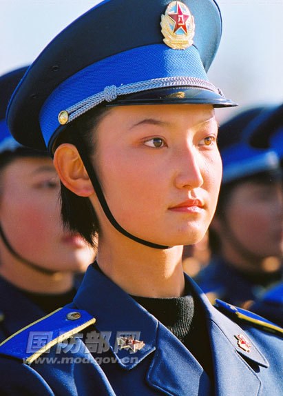Китайские женщины-военные – настоящее украшение парадов