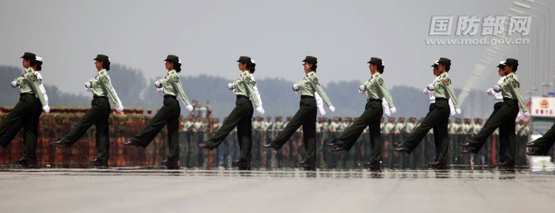 Китайские женщины-военные – настоящее украшение парадов