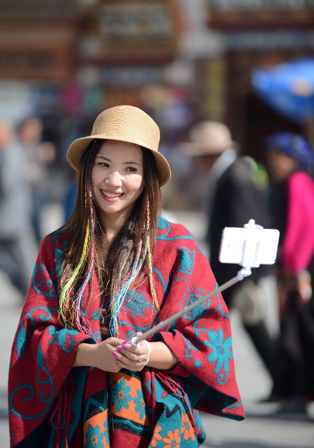 Согласно статистике в 2014 году Тибет, в общей сложности, посетили 15,53 млн туристов, при увеличении почти на 1800 раз по сравнению с общим объемом посещения туристами в 1981 году, когда это цифра была 8624 человек.