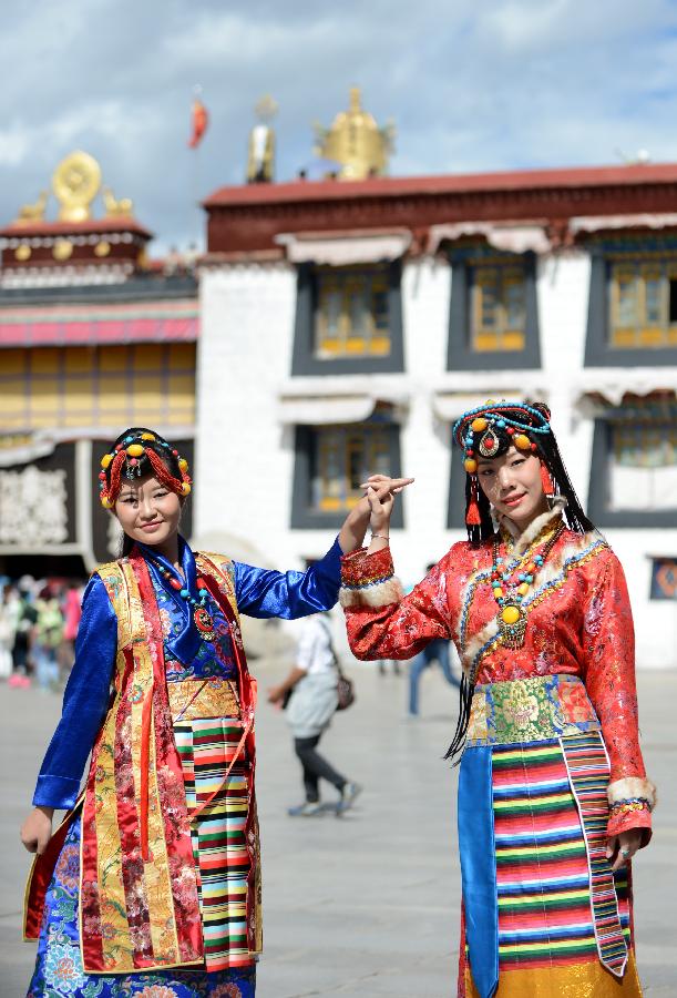 Тибет в настоящее время встречается со своем самым лучшим туристическим сезоном, благодаря влажным воздухам, достижению максимального уровня содержания кислорода.