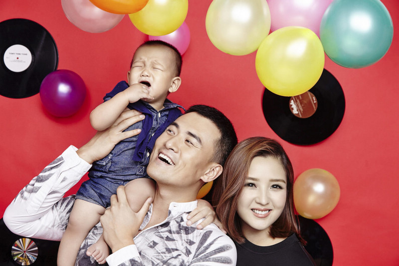 Фото: Счастливая семья певицы Хэ Цзе