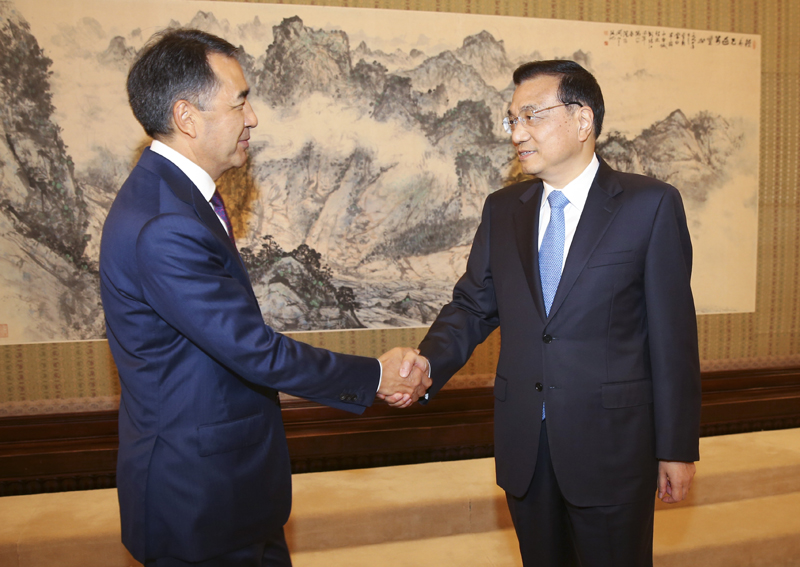 Ли Кэцян встретился с первым заместителем премьер-министра Казахстана Б.Сагинтаевым