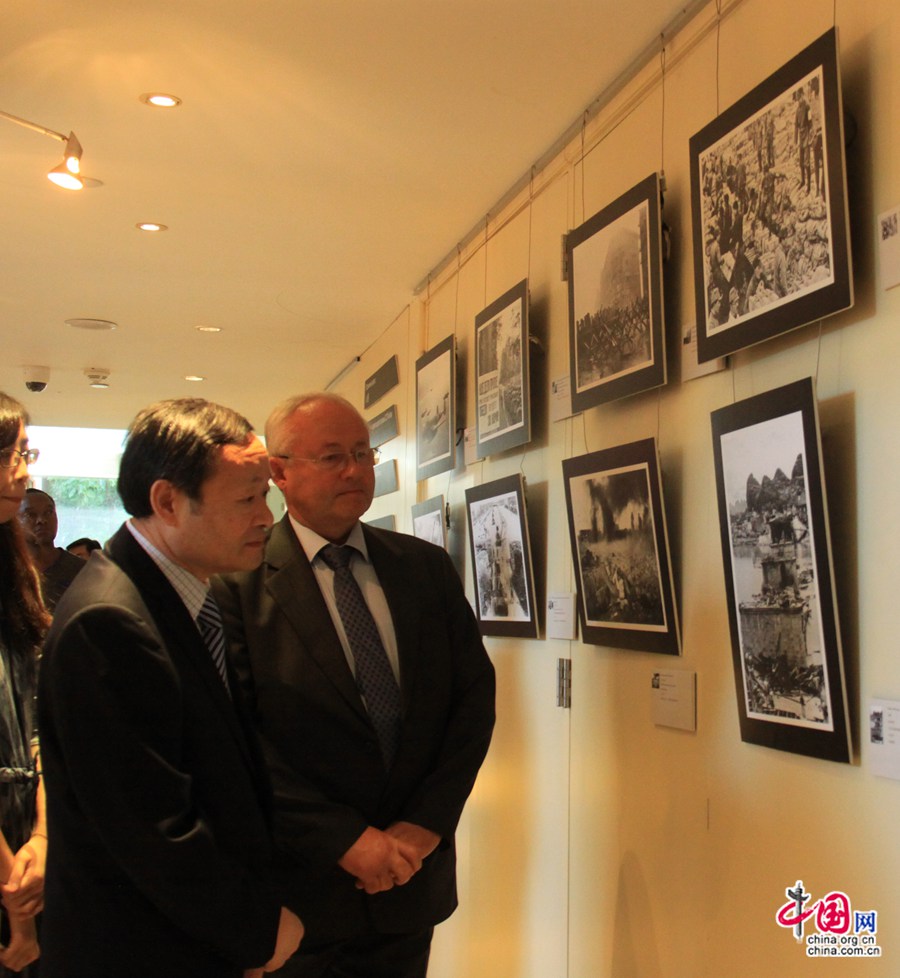 В Пекине открылась фотовыставка «Две войны – одна Победа», приуроченная к 70-летиею Победы в войне Сопротивления китайского народа японским захватчикам и Великой Отечественной войне 1941-1945 годов
