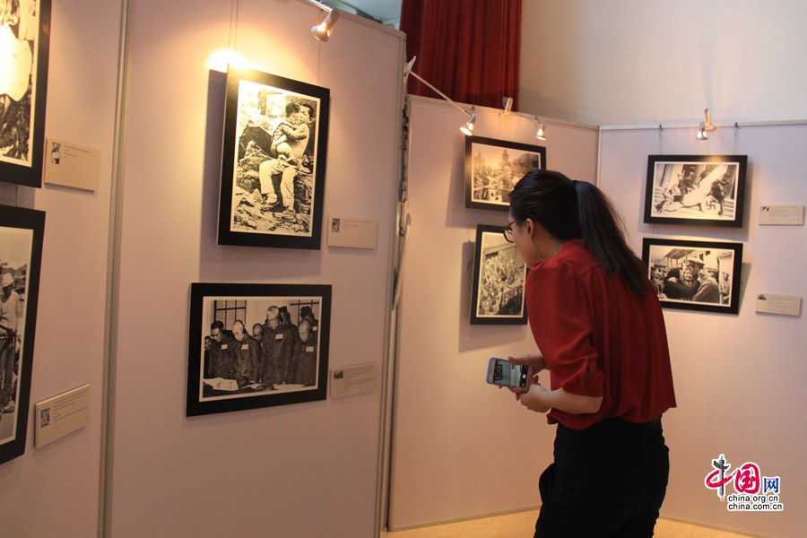 В Пекине открылась фотовыставка «Две войны – одна Победа», приуроченная к 70-летиею Победы в войне Сопротивления китайского народа японским захватчикам и Великой Отечественной войне 1941-1945 годов