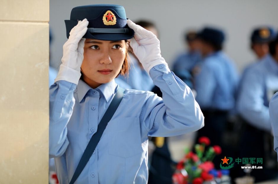 Этот парадный строй - единственный парадный строй в составе женщин-военнослужащих, который во время парада прошел на площади Тяньаньмэнь в 1984, 199 и 2009 годах.