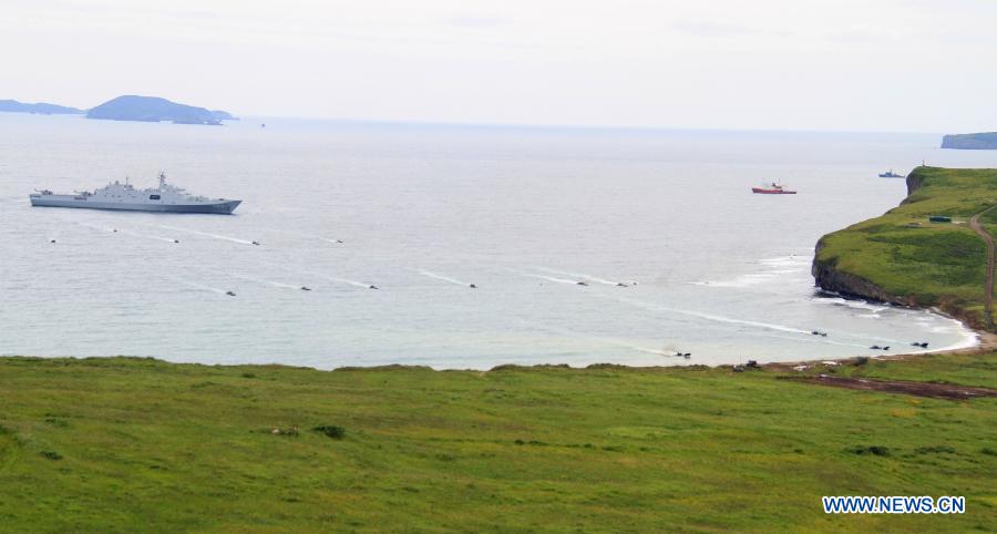 25 августа на полигоне Клерк в Приморском крае успешно выполнился совместная высадка морской пехоты Китая и России в рамках китайско-российских совместных учений 'Морское взаимодействие-2015 (II)'.