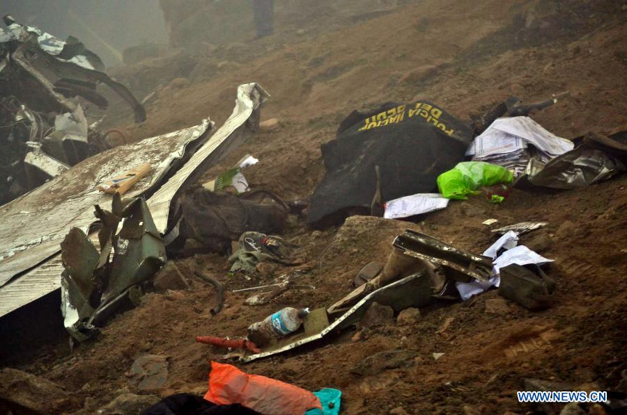 По его словам, самолет, направлявшийся на север, рухнул на холме в округе Вилла Мариа дел Триунфо.