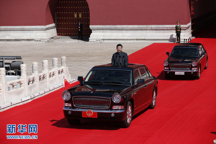 Си Цзиньпин в качестве лидера КНР впервые совершил объезд войск