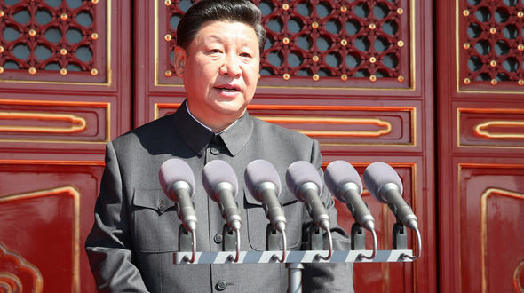 Председатель КНР Си Цзиньпин выступает с речью на юбилейном торжестве