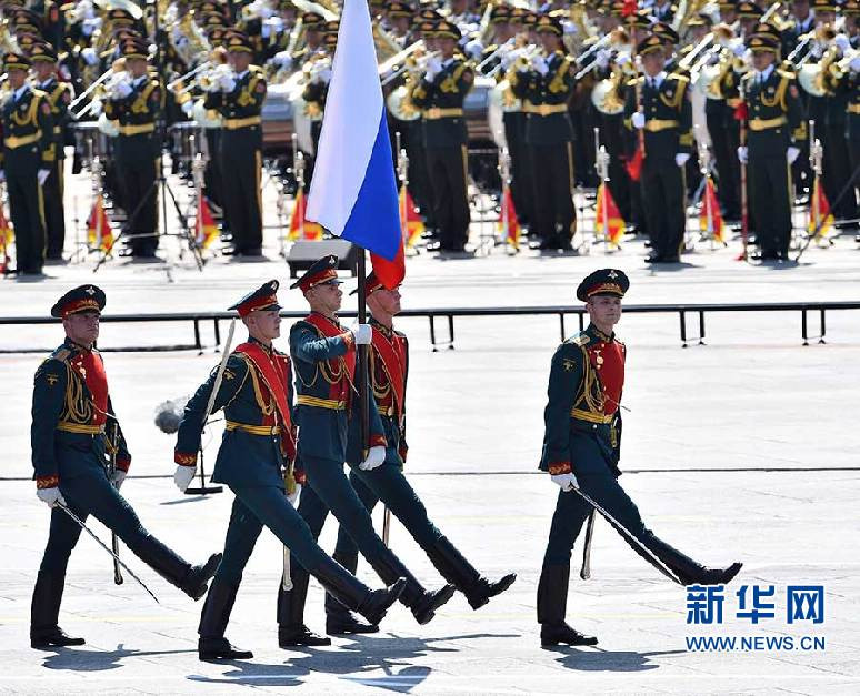 Через площадь Тяньаньмэнь проходят делегации зарубежных вооруженных сил