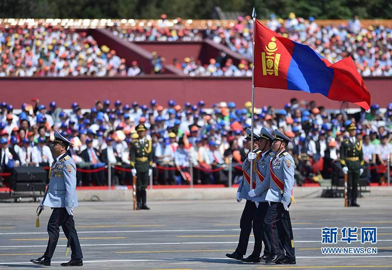 Через площадь Тяньаньмэнь проходят делегации зарубежных вооруженных сил