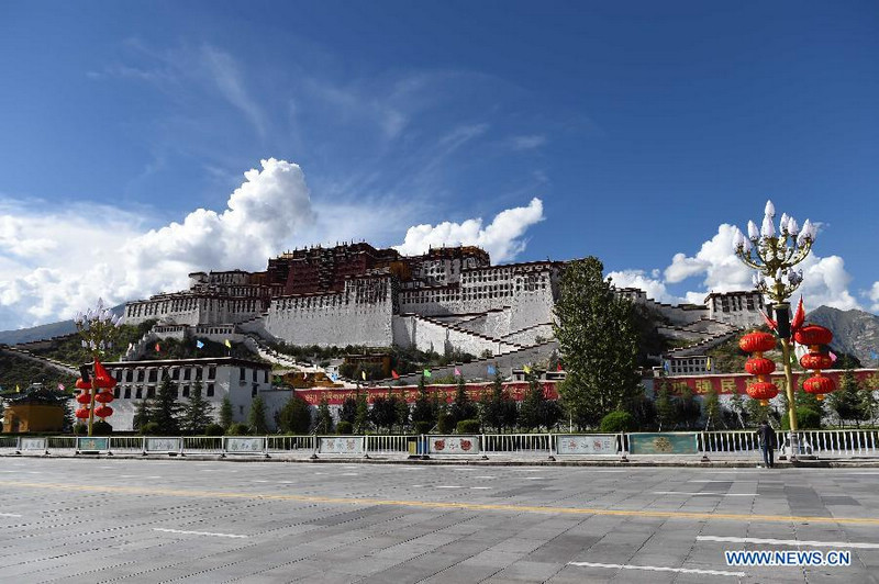 Тибетский автономный район Китая отмечает свое 50-летие