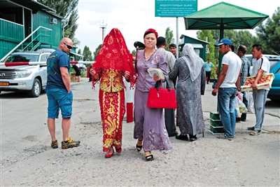 После мусульманской свадебной церемонии в Казахстане, Асела прибыла в новый дом в Кыргызстане.