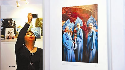 Фотографы уделяют внимание открытию выставки российских фото в Пекине