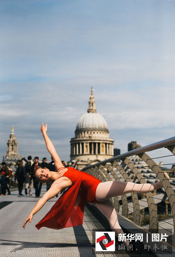 Балетные танцы на улицах в Лондоне