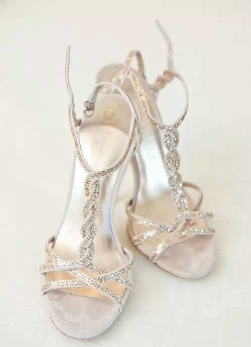 «Блестящий» выход: свадебные туфли для невест