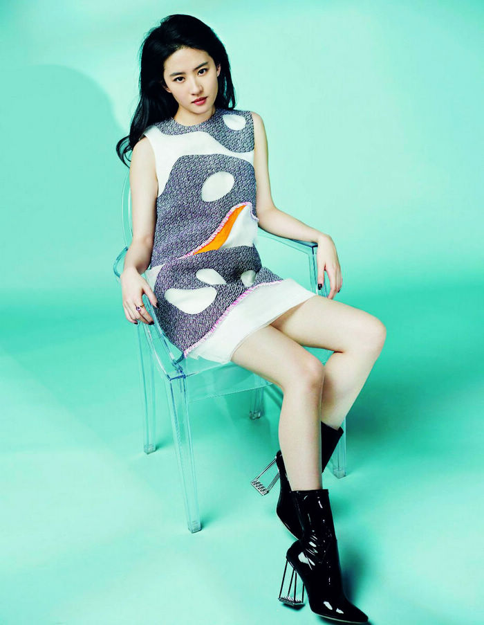 Красотка Лю Ифэй на новых фото на обложке модного журнала