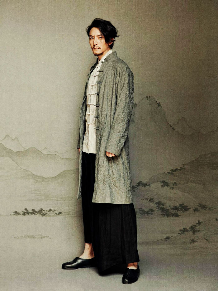 Чжан Чжэнь показал китайский стиль в блокбастерах на обложке журнала