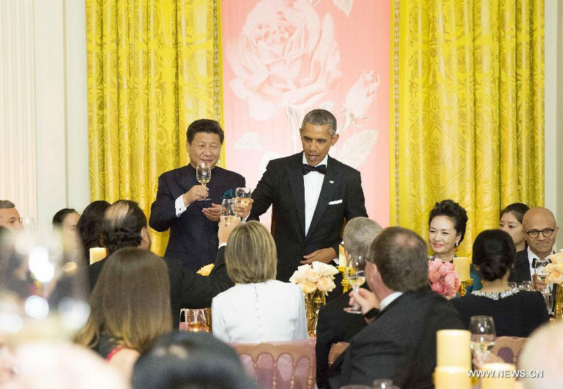 Си Цзиньпин с супругой Пэн Лиюань присутствовали на приеме, устроенном Б. Обамой в их честь