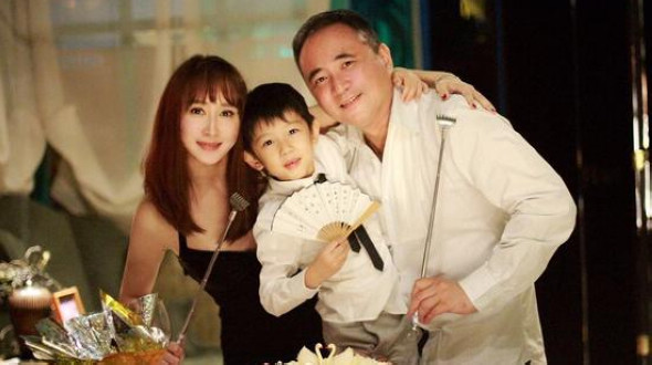 Фото: Счастливая семья актрисы Ху Цзин