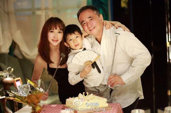 Фото: Счастливая семья актрисы Ху Цзин