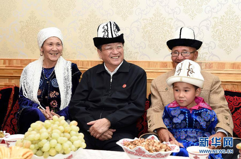 Делегация центрального правительства Китая во главе с Юй Чжэншэном посетила Кызылсу-Киргизский автономный округ СУАР