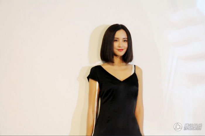 Актриса Чжан Синьи присутствовала на Недели моды в Милане