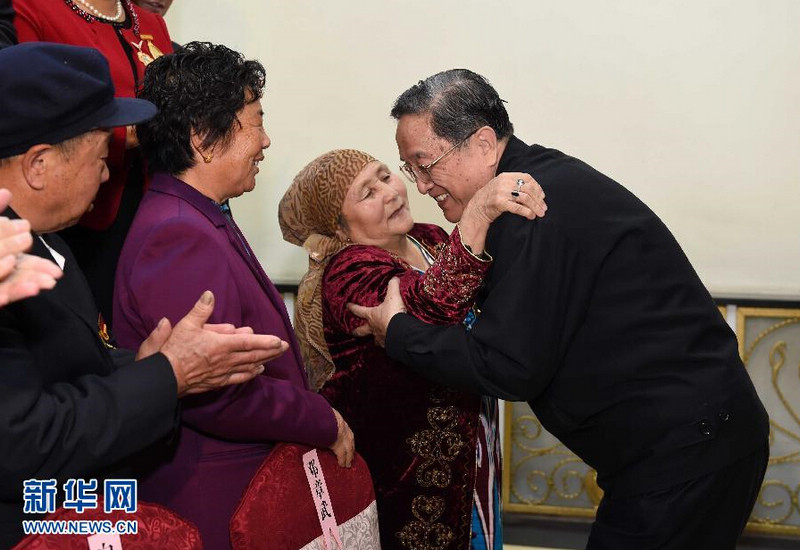 Делегация центрального правительства Китая во главе с Юй Чжэншэном посетила округ Алтай СУАР