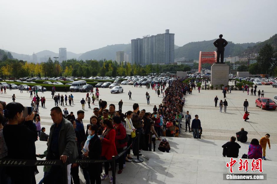 «Золотая выходная неделя» по случаю Национального праздника Китая: достопримечательности во многих местах полны народу