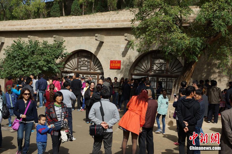 «Золотая выходная неделя» по случаю Национального праздника Китая: достопримечательности во многих местах полны народу