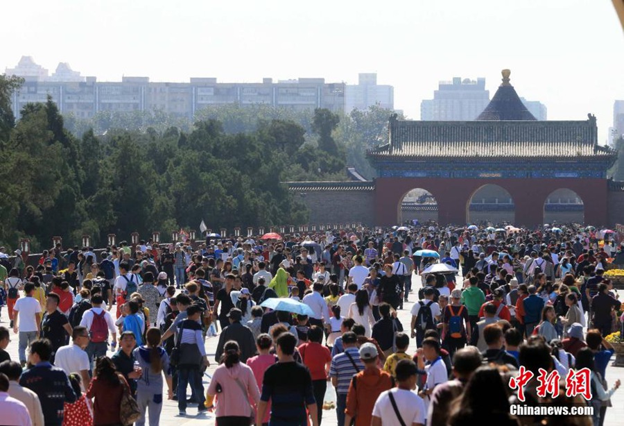 «Золотая выходная неделя» по случаю Национального праздника Китая: достопримечательности во многих местах полны народу