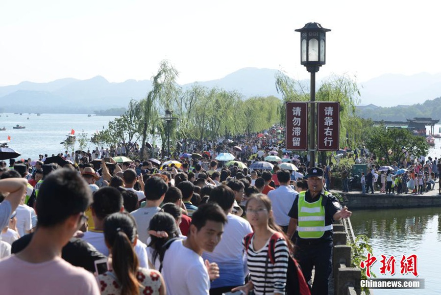 «Золотая выходная неделя» по случаю Национального праздника Китая: достопримечательности во многих местах полны народу