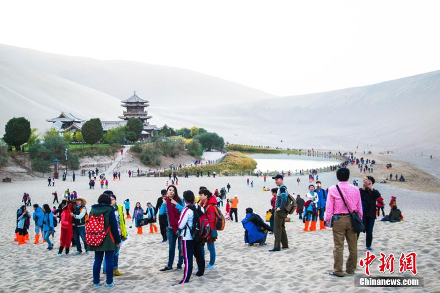 «Золотая выходная неделя» по случаю Национального праздника Китая: достопримечательности во многих местах полны народу