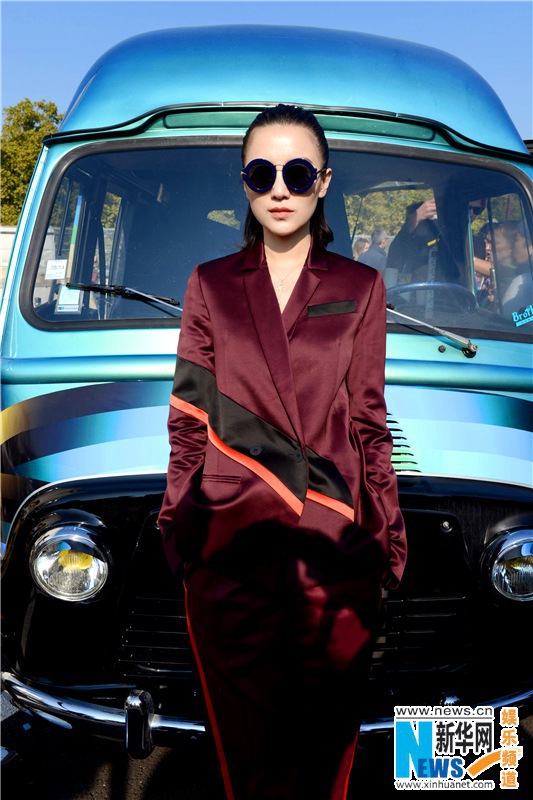 Красавица Сун Цзян появилась на Неделе моды в Париже 